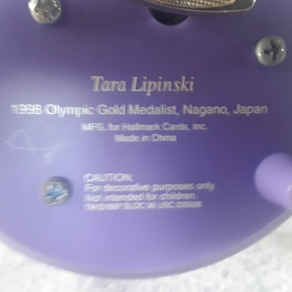 Vintage Hallmark Snow Globe Featuring Olympic Medalist "Tara Lipinski" In Box - Picture 6 of 8
